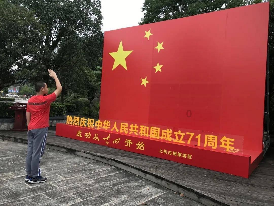 救援受困的小恐龙